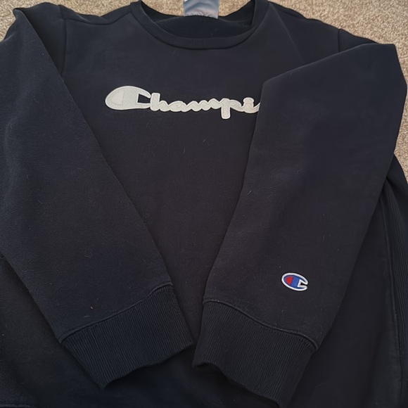 Champion sweatshirt like new size youth XL equivalent to an adult small. - Picture 2 of 3
